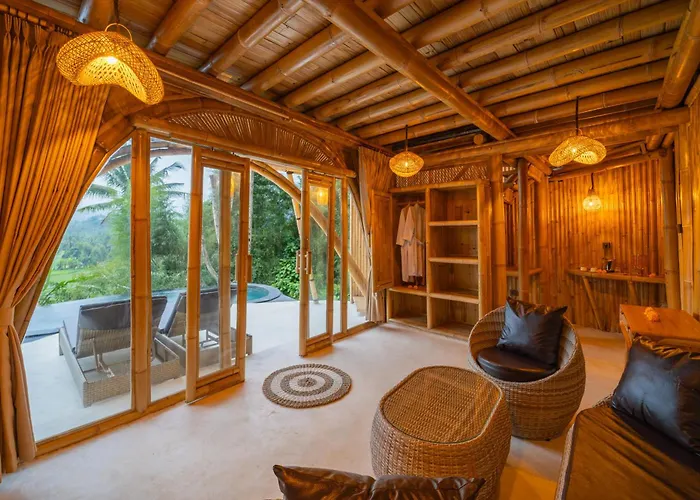 Avina - Neve's Bamboo Villa *