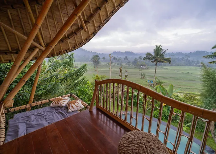 Villa Avina - Neve's Bamboo Selat