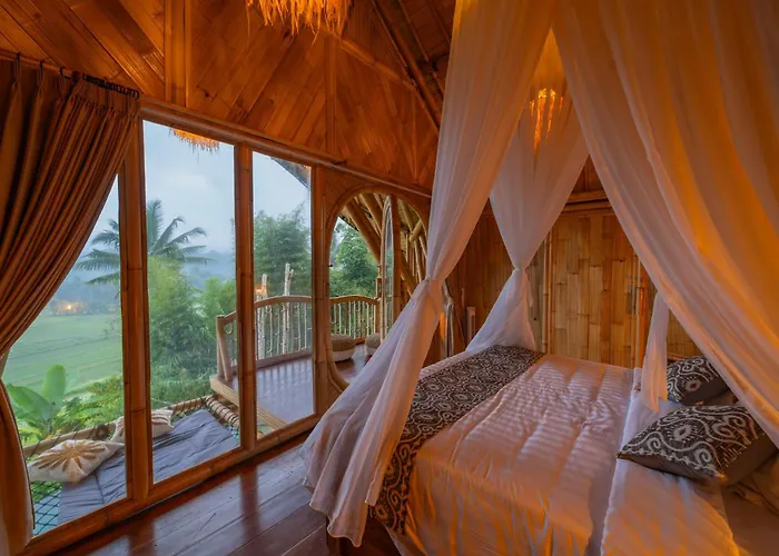 Avina - Neve's Bamboo Villa