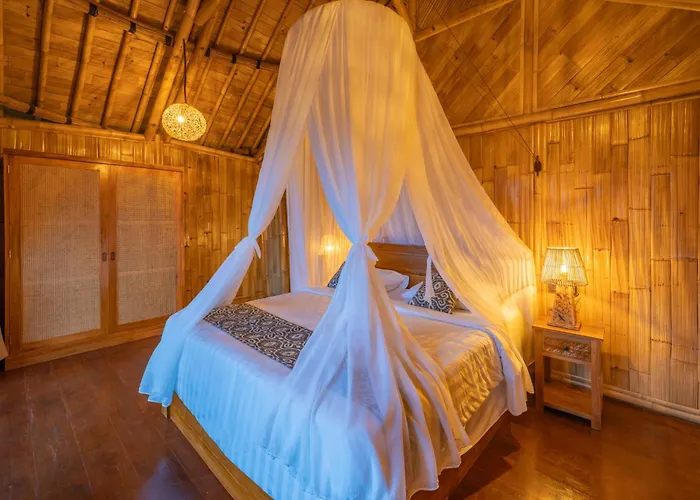 Avina - Neve's Bamboo Villa