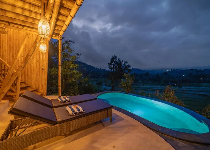 Avina - Neve's Bamboo Villa