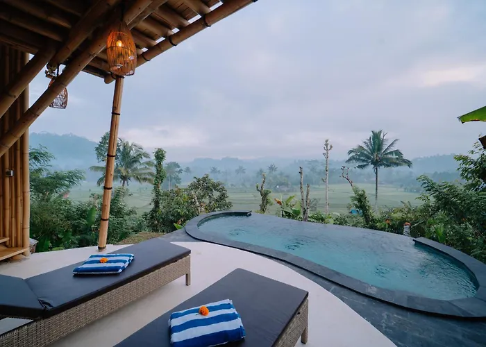 Villa Avina - Neve's Bamboo Selat